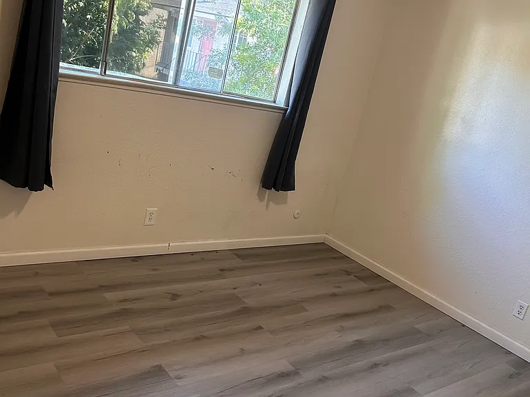 475 N Manila Ave — Photo 10