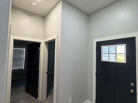 3rd image of 140B Oregon Dr #B