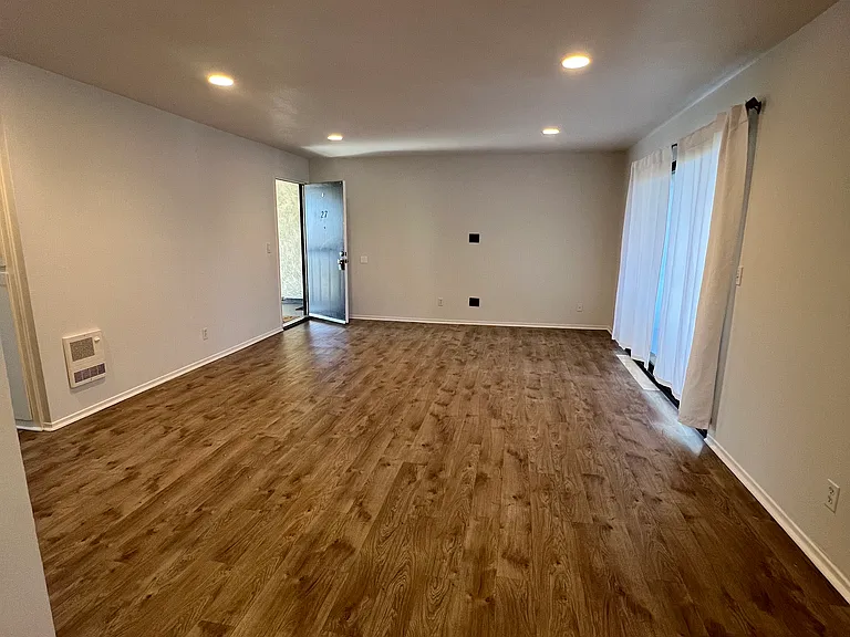 1676 Maple Ave #27 — Photo 19