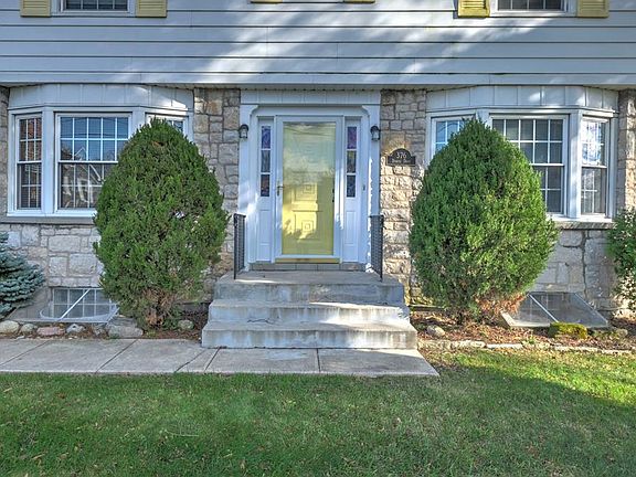 4th image of 376 Durfee Dr