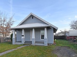 933 9th St, Clarkston, WA 99403