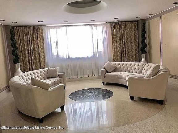 3rd image of 50 Fort Pl APT A4j