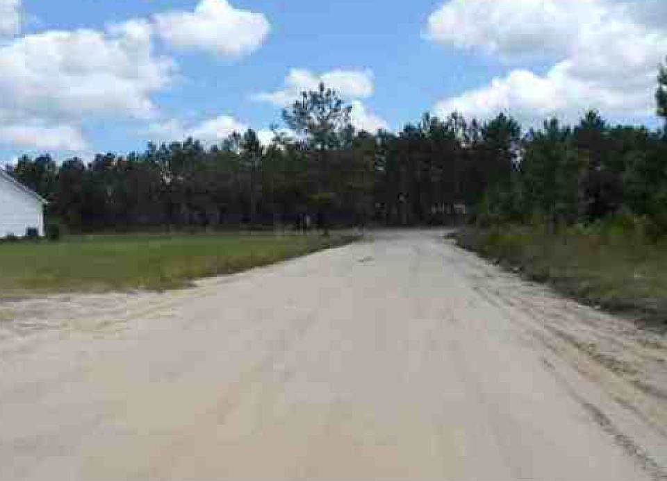 2nd image of 16 Fort McIntosh Loop