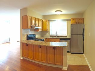 1622 Hickory St APT 1W, Highland Park, IL 60035