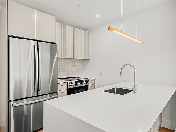 4th image of 250 W 49th St #3601