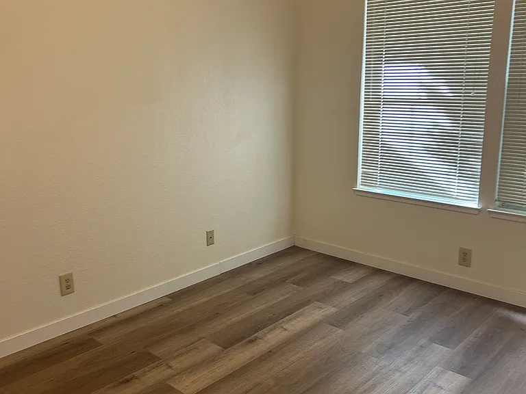 5560 Riverwood Ct — Photo 10