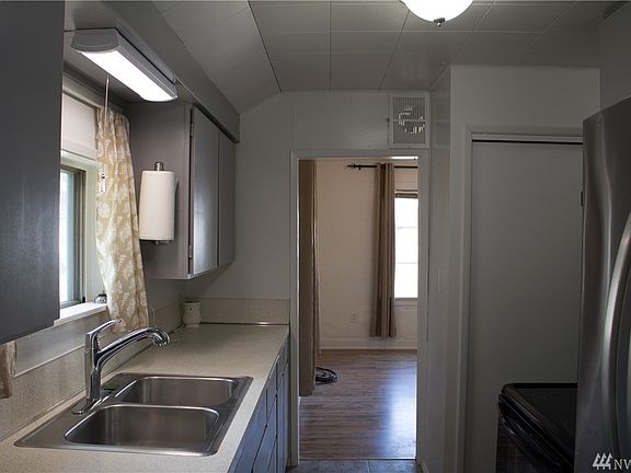 5th image of 1139 N Montgomery Ave