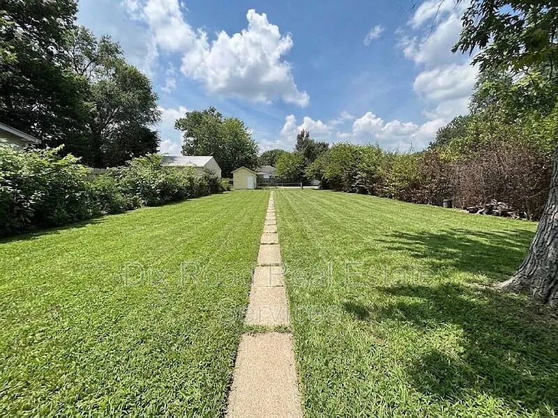 3 bed, 1.0 bath, 1214 sqft, $1,695 — Photo 4