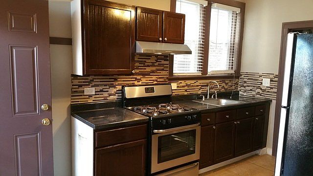 2nd image of 7336 S Artesian Ave APT 1