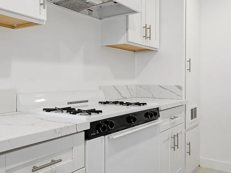 14153 Moorpark St — Photo 14