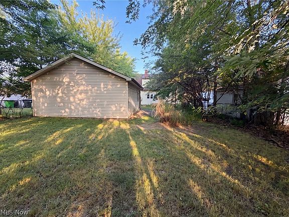 5th image of 845 E 232nd St