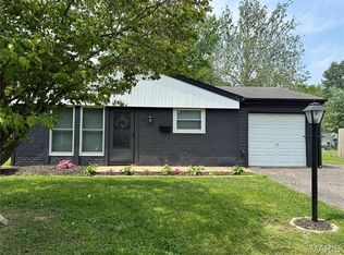 18 Scarlet Dr, Belleville, IL 62220