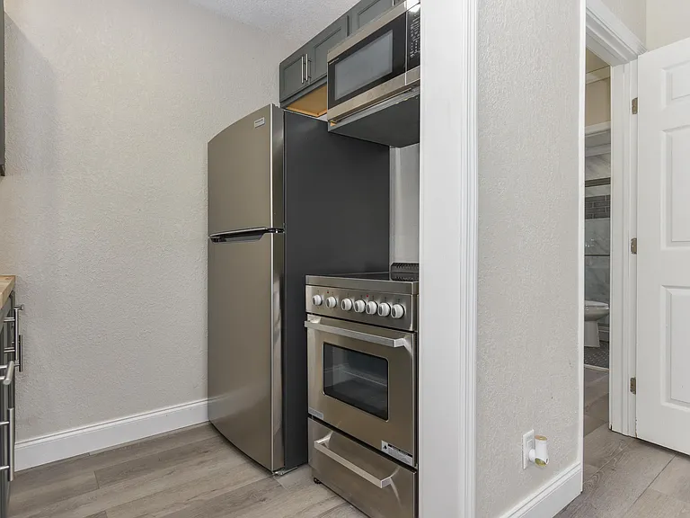 1001 S Federal Hwy #3 — Photo 6