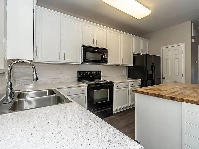 546 Elm Ave — Photo 4