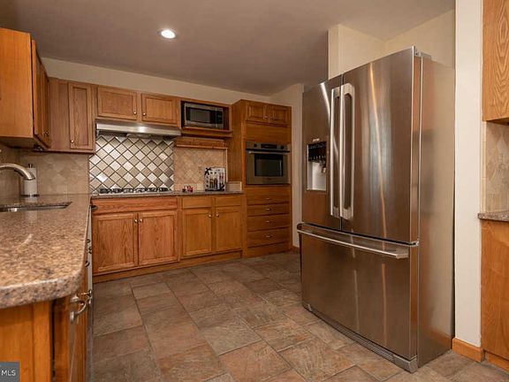 2nd image of 120 Concord Ct