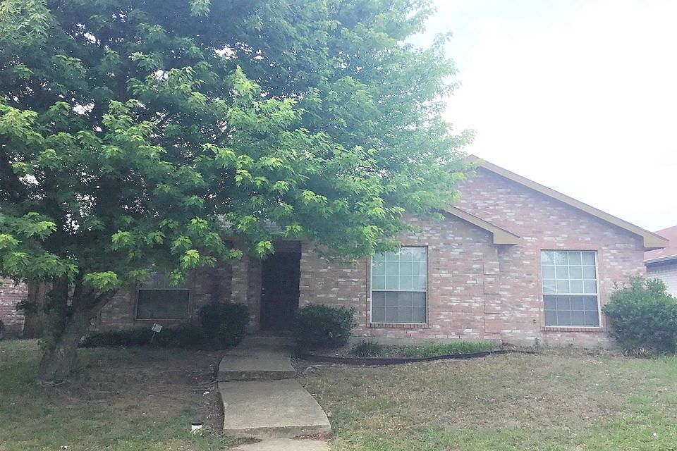 1st image of 753 Bahama Dr