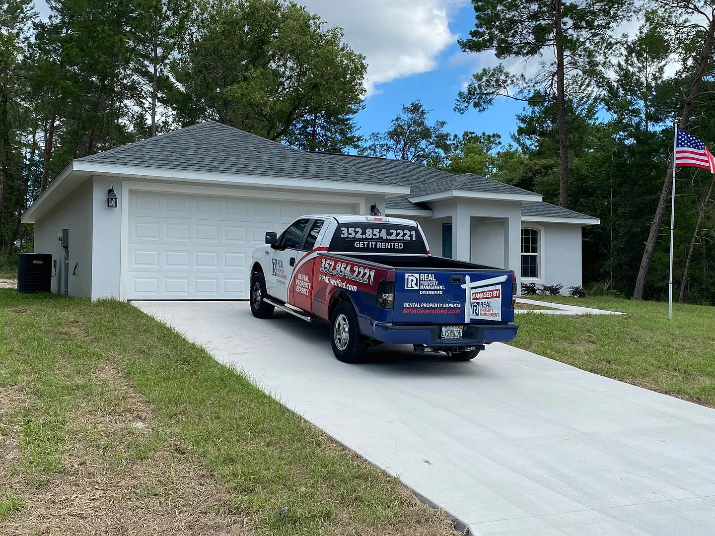 Desirable Sw Ocala Neighborhood 3/2/2 *Won't Last* — Photo 3