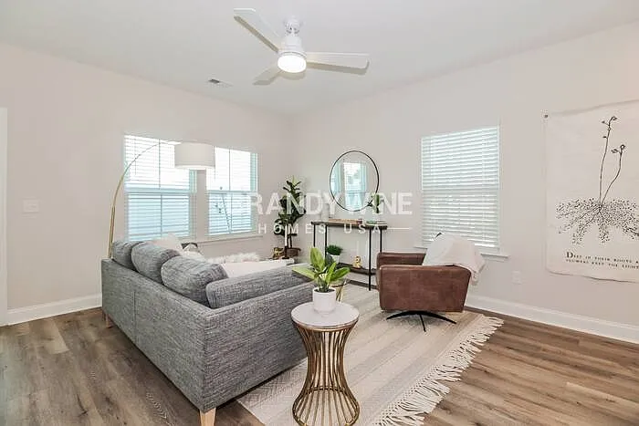 1076 Wildflower Dr — Photo 6