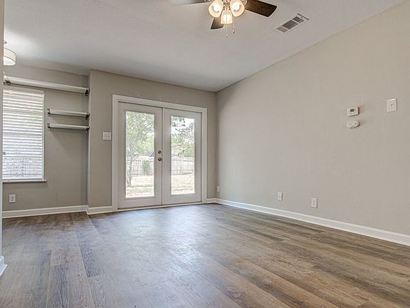 5th image of 410 Tamworth Ave