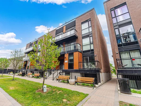 26 Coles Ave #302, Vaughan, ON L4L 0J1