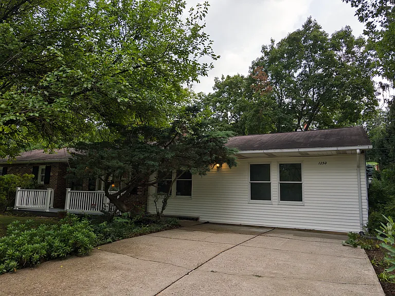 1350 Spring Valley Rd — Photo 2