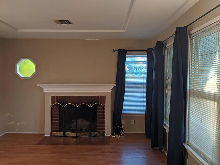 1212 S Mayflower Ave — Photo 3