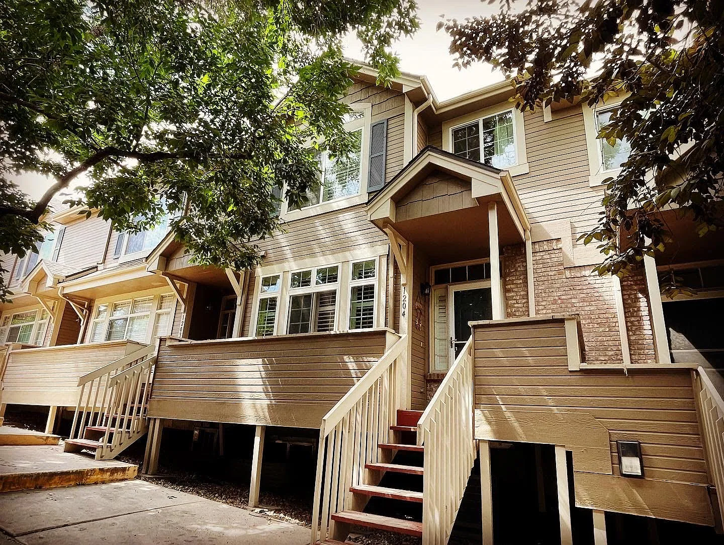 3 bed, 2100 sqft, $2,600 — Photo 1