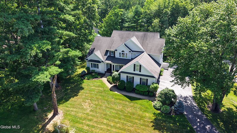 2nd image of 9 Sweetbriar Drive
