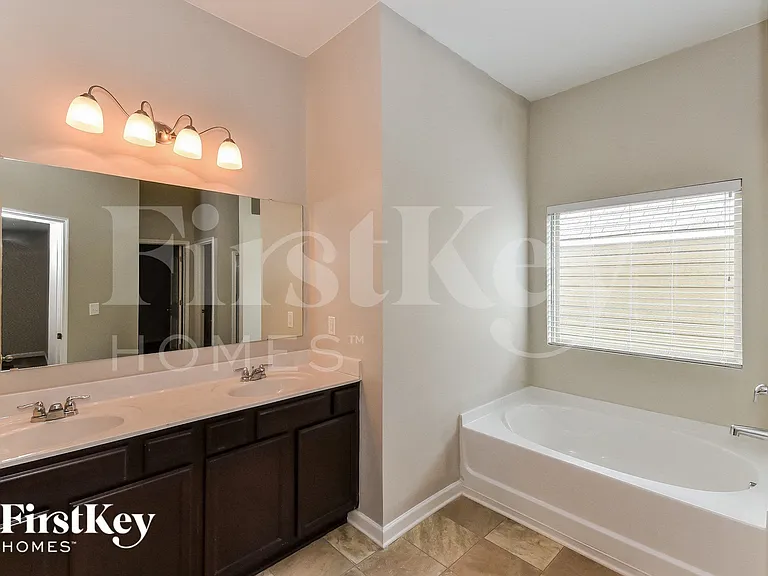 584 Dasheill Ln — Photo 10