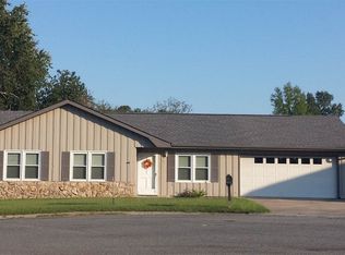 102 Cedar Ct, Centerville, GA 31088