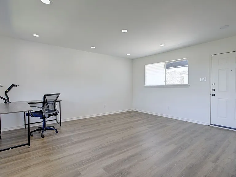 450 Shady Bluff Dr #3 — Photo 6