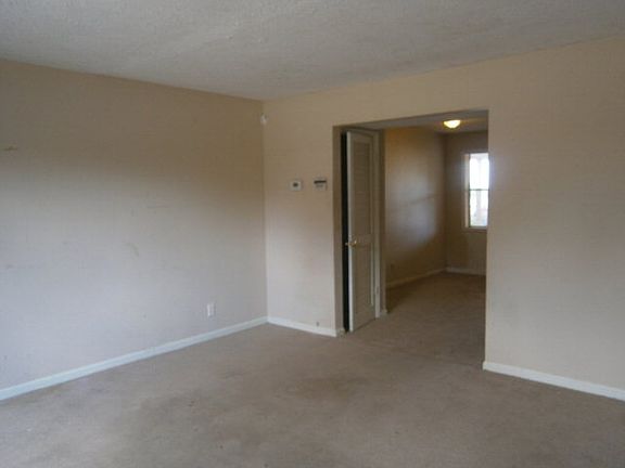 5th image of 4902 Log Cabin Dr #112-6