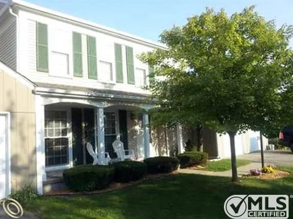 1285 Lamplighter Ln #1, Rochester Hills, MI 48306