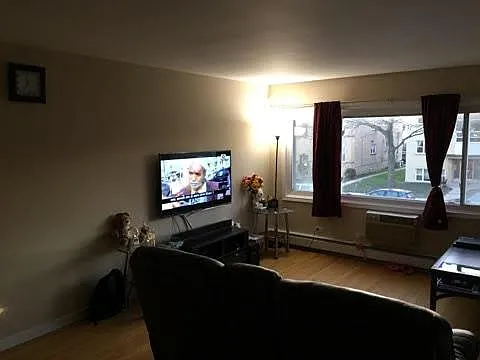 2 bed, 1100 sqft, $1,700 — Photo 3