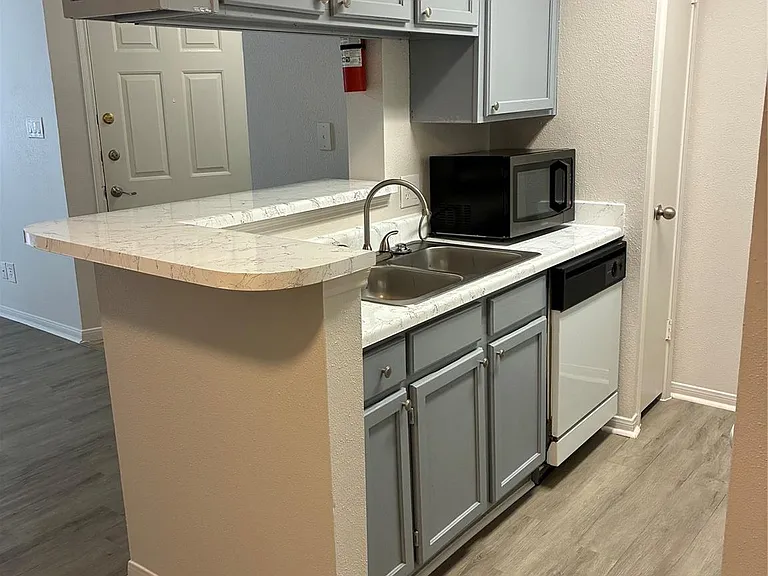 2121 Hepburn St #404 — Photo 6