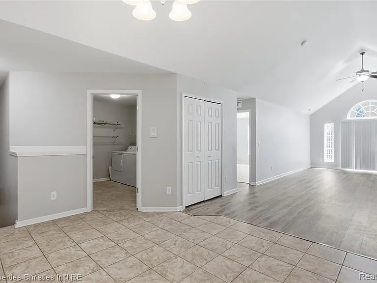 8413 Heywood Cir — Photo 10