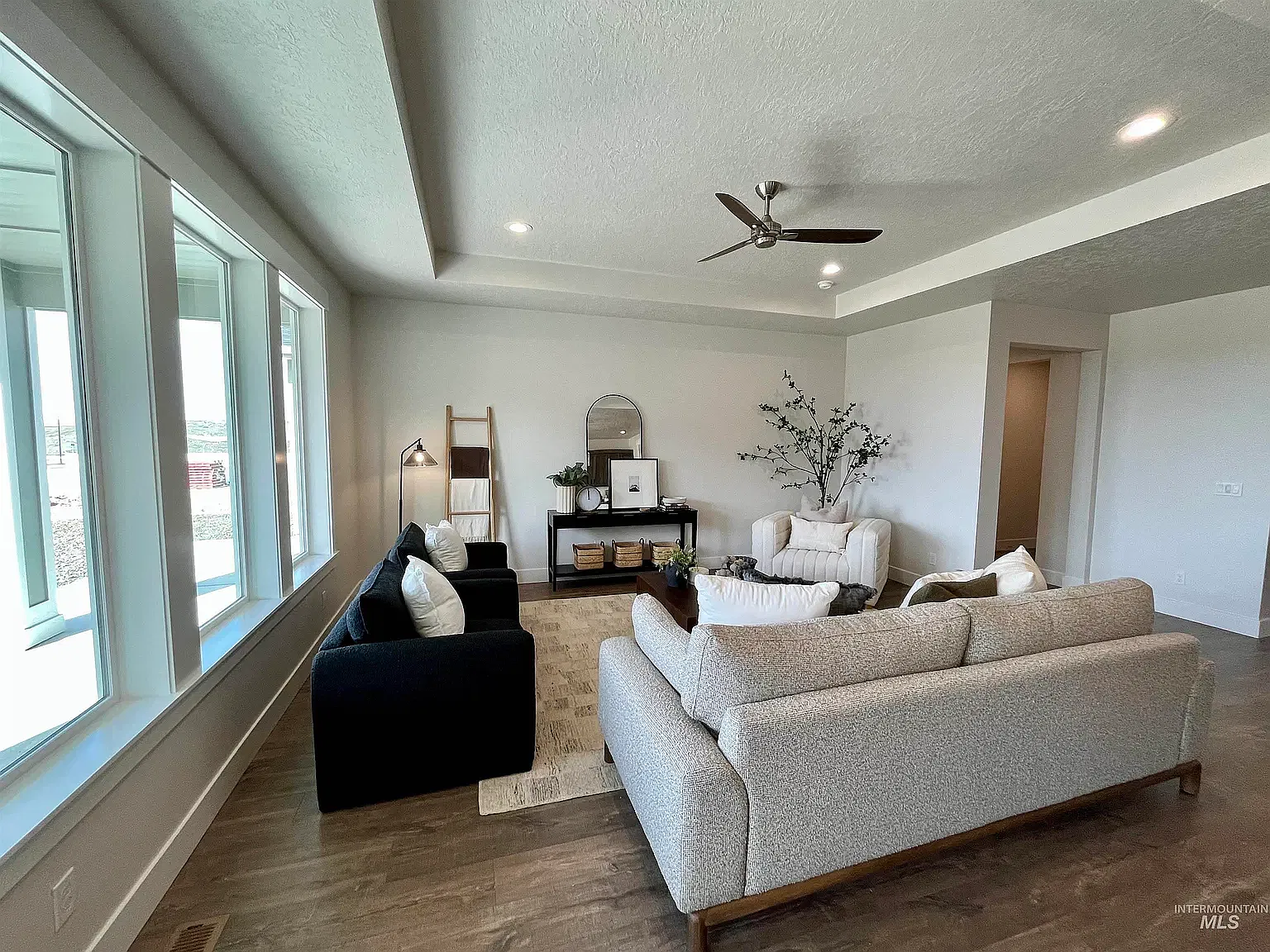 5 bed, 2.5 bath, 2973 sqft, $3,600 — Photo 3