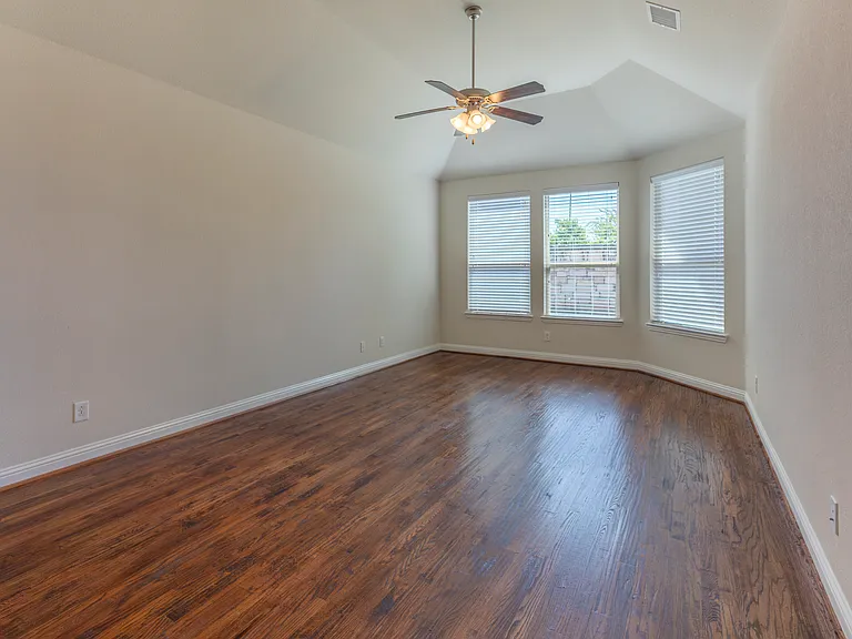 825 Warwick Blvd — Photo 27