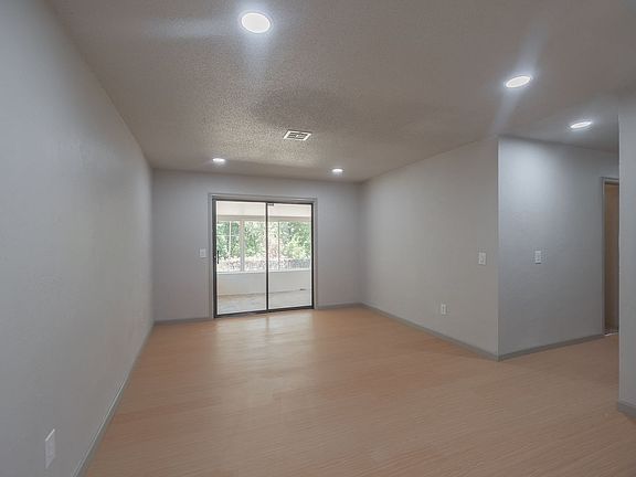 3rd image of 229 Bainbridge Rd