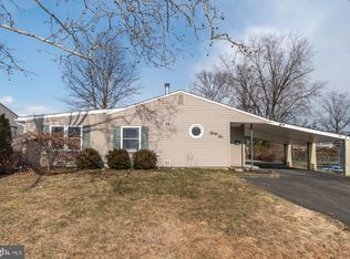 32 Gentle Rd, Levittown, PA 19057