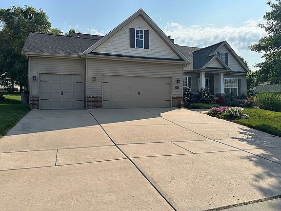 2nd image of 412 Country Downs Dr