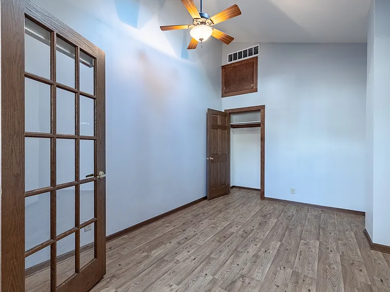 2028 N Cambridge Ave — Photo 15