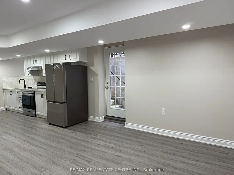 320 Sedgewood St #BASEMENT — Photo 4