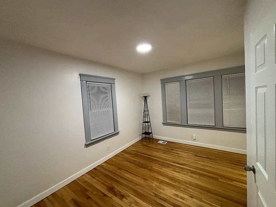 8 Enid St #1
