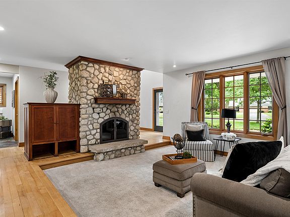 5th image of 122 Poplar Ct