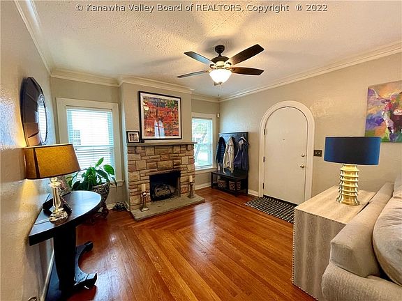 4th image of 2910 Noyes Ave
