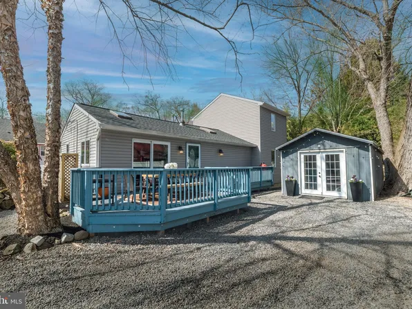 8 S Washington St, Frenchtown, NJ 08825