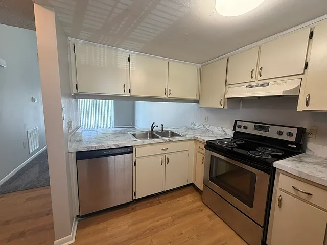 5013 Bordeaux Village Pl #202 — Photo 8