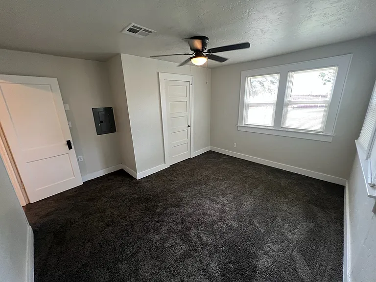 633 SW 28th St #1 — Photo 7