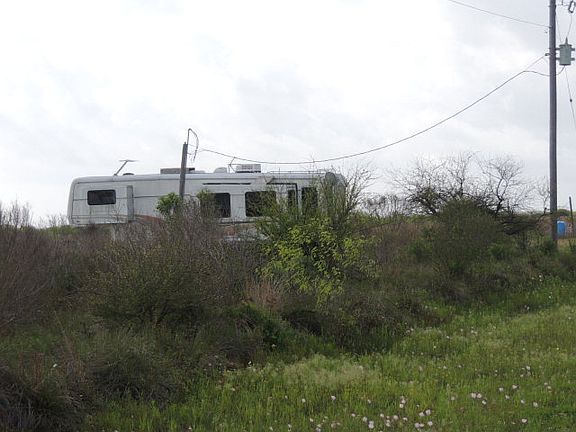 3rd image of 1561 County Road 314 E